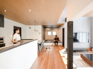 中二階にファミリーコーナーがある家