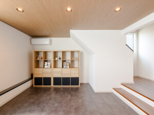 中二階にファミリーコーナーがある家