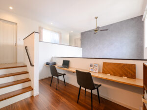 中二階にファミリーコーナーがある家