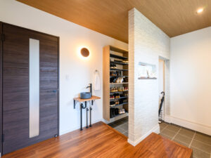 中二階にファミリーコーナーがある家