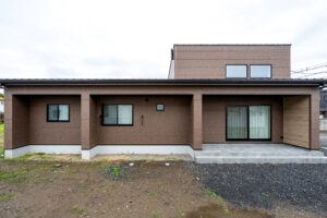 スタディスペースとグラフテクトキッチンがある平屋（群馬県前橋市）