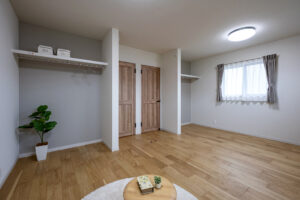 スタディスペースとグラフテクトキッチンがある平屋（群馬県前橋市）