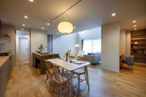 スタディスペースとグラフテクトキッチンがある平屋（群馬県前橋市）