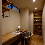 スタディスペースとグラフテクトキッチンがある平屋（群馬県前橋市）