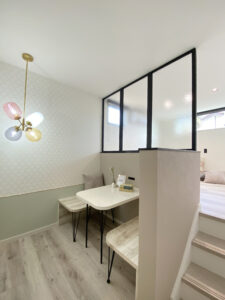 タイルデッキを囲う「コの字」の平屋（群馬県前橋市）