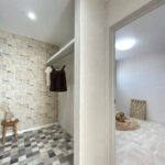 タイルデッキを囲う「コの字」の平屋（群馬県前橋市）