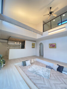 タイルデッキを囲う「コの字」の平屋（群馬県前橋市）