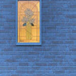 ステンドグラスと淡いブルーの造作収納がある平屋（群馬県高崎市）