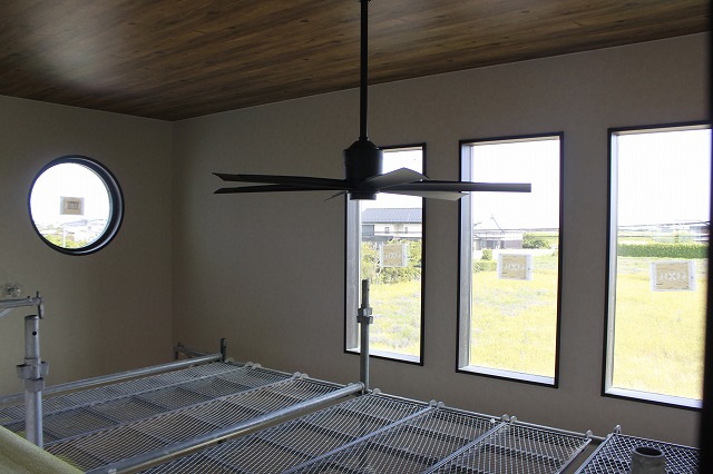 吹き抜けのある家　もうすぐ完成