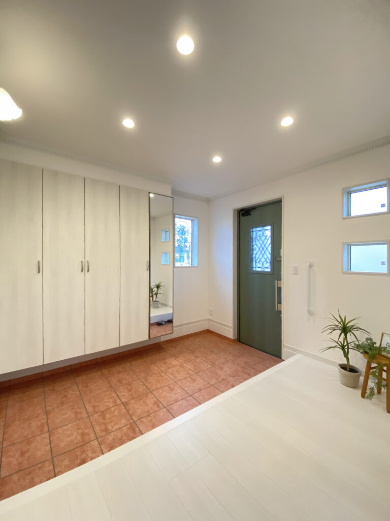 優しい色合いのテラコッタ風タイルがおしゃれな注文住宅の事例