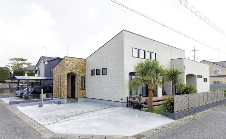 リゾート感あふれる平屋建ての外観事例