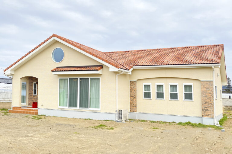 三角屋根が印象的な平屋の注文住宅