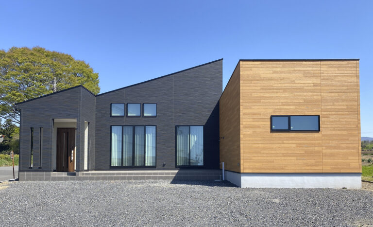 施工事例|外観|広々タイルデッキと明るいLDKのある平屋