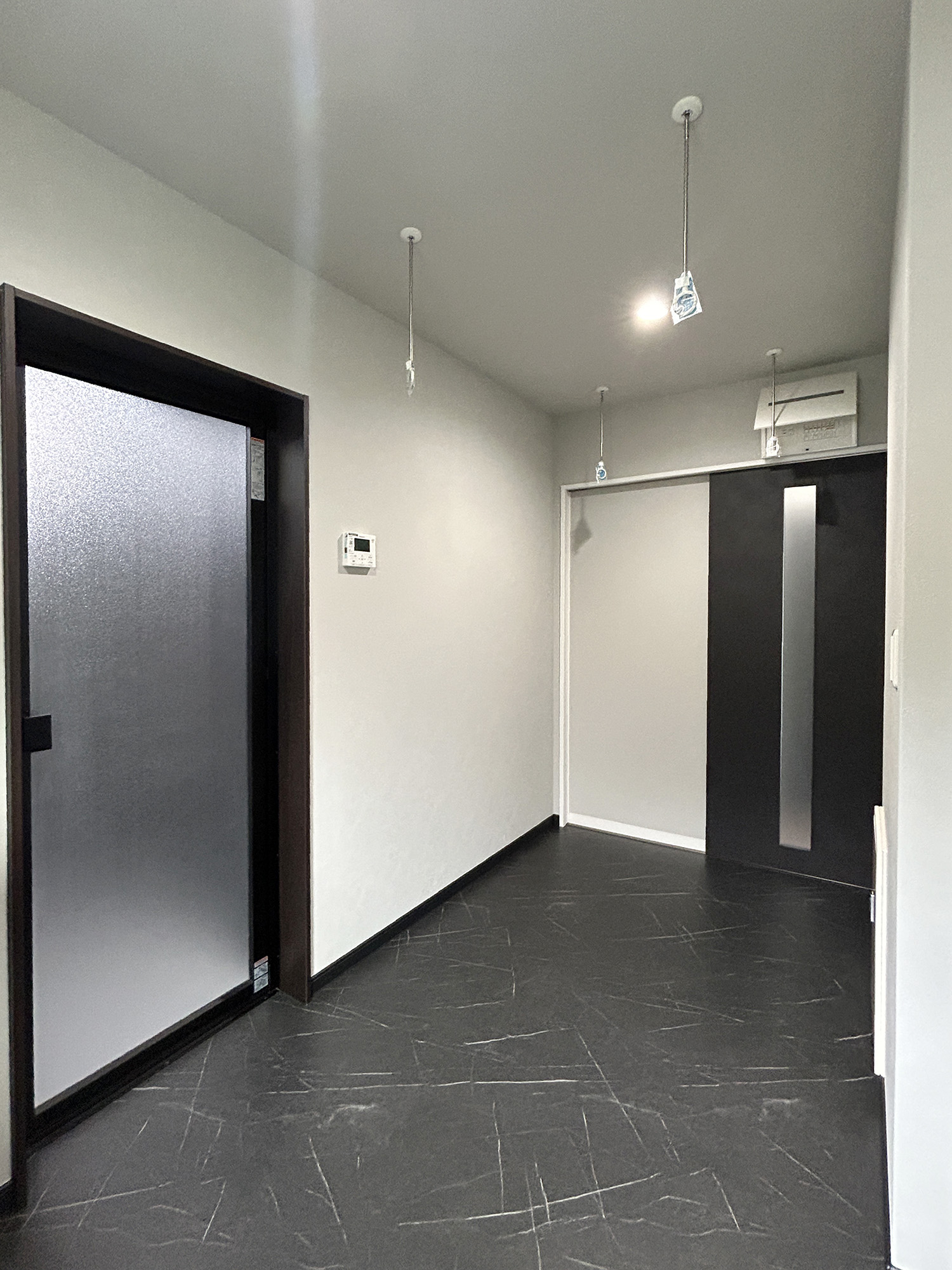 素材感を楽しむ、モノトーンデザインの家（群馬県太田市）