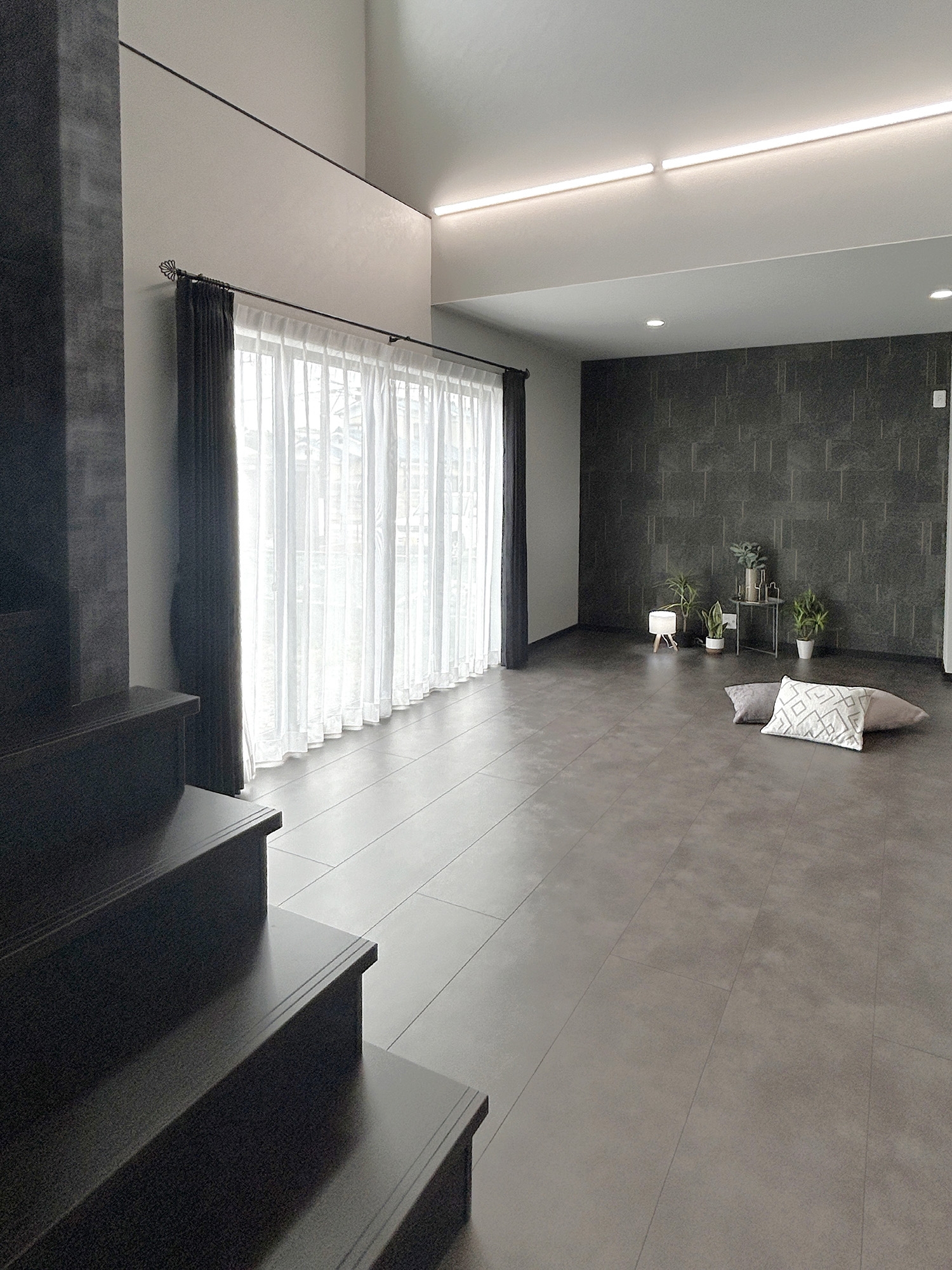 素材感を楽しむ、モノトーンデザインの家（群馬県太田市）