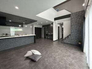 素材感を楽しむ、モノトーンデザインの家（群馬県太田市）