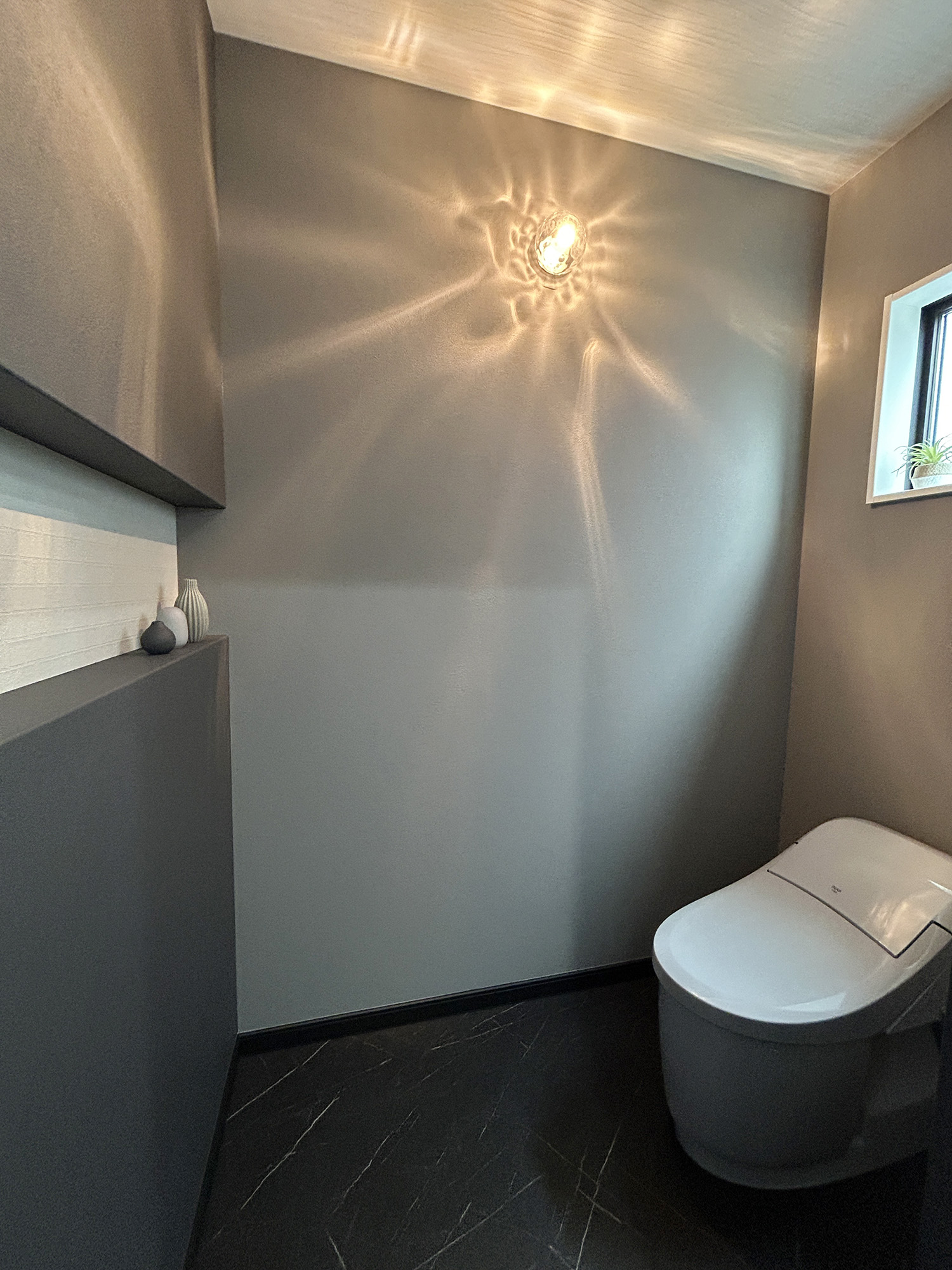 素材感を楽しむ、モノトーンデザインの家（群馬県太田市）