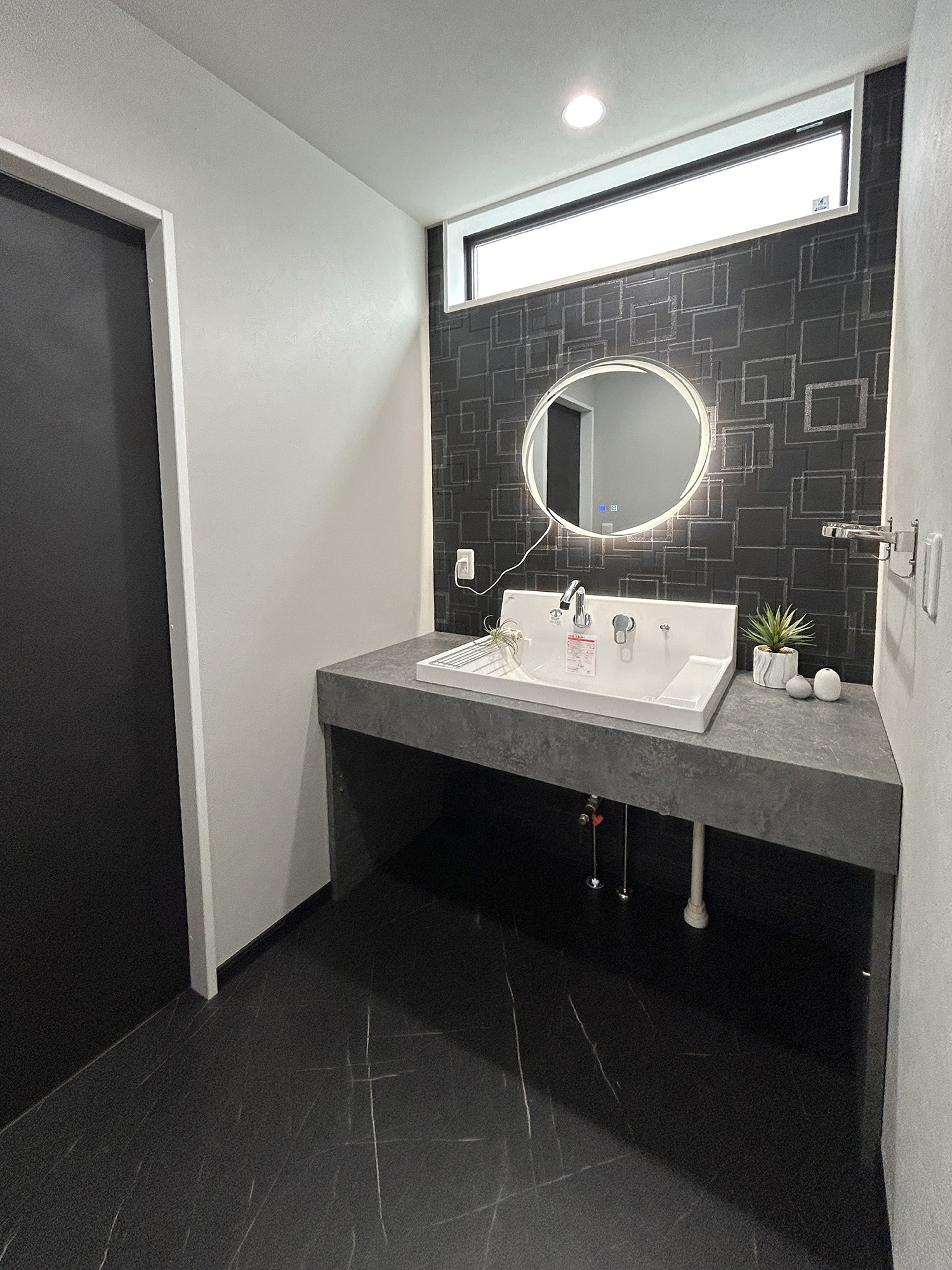 素材感を楽しむ、モノトーンデザインの家（群馬県太田市）