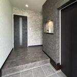 素材感を楽しむ、モノトーンデザインの家（群馬県太田市）