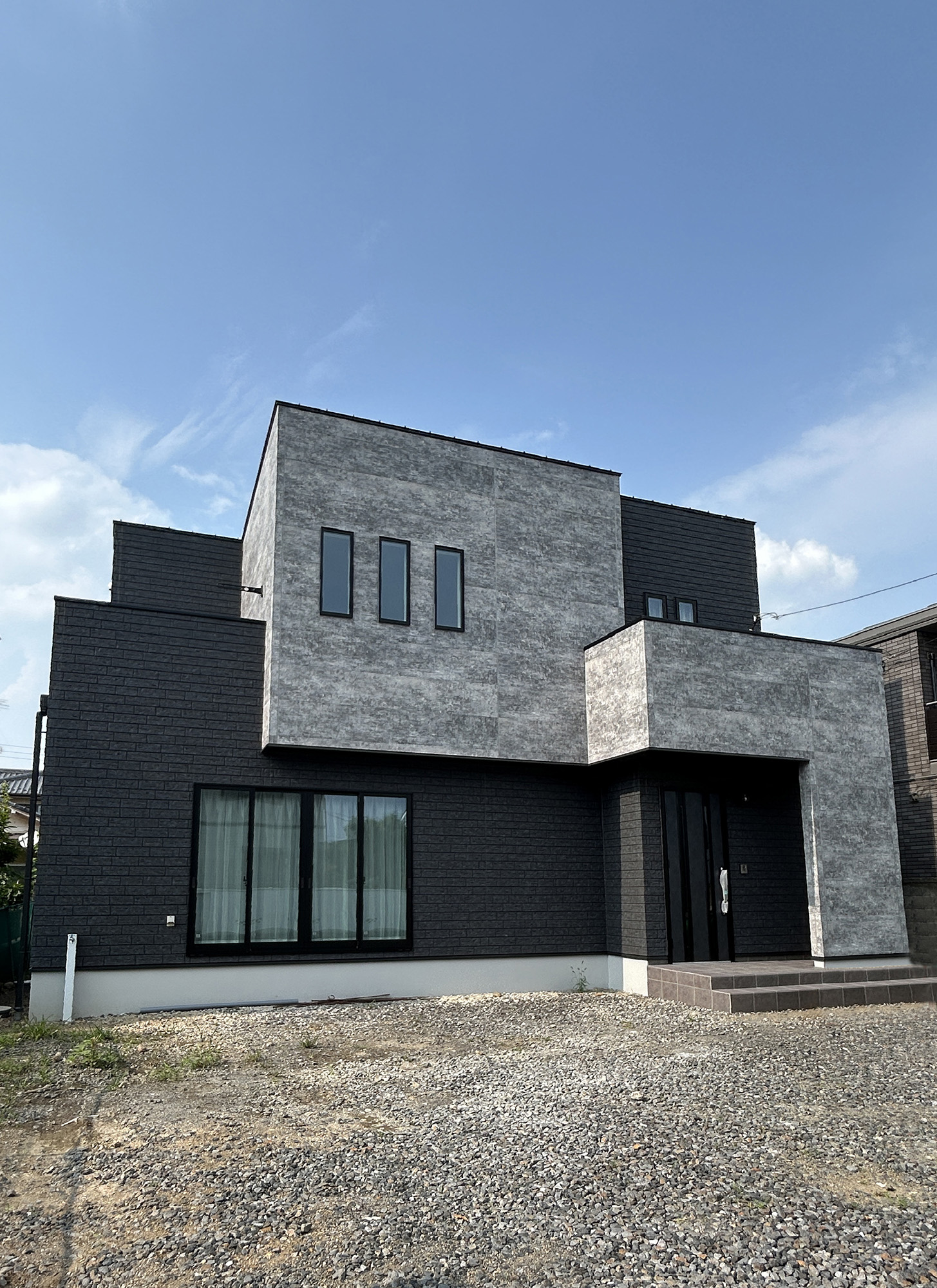 素材感を楽しむ、モノトーンデザインの家（群馬県太田市）