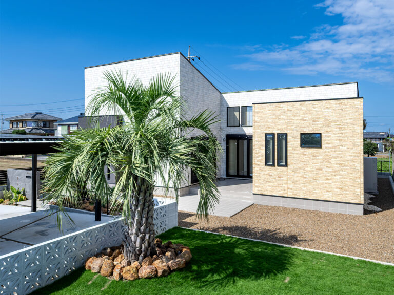 コの字に中庭を囲う平屋の注文住宅