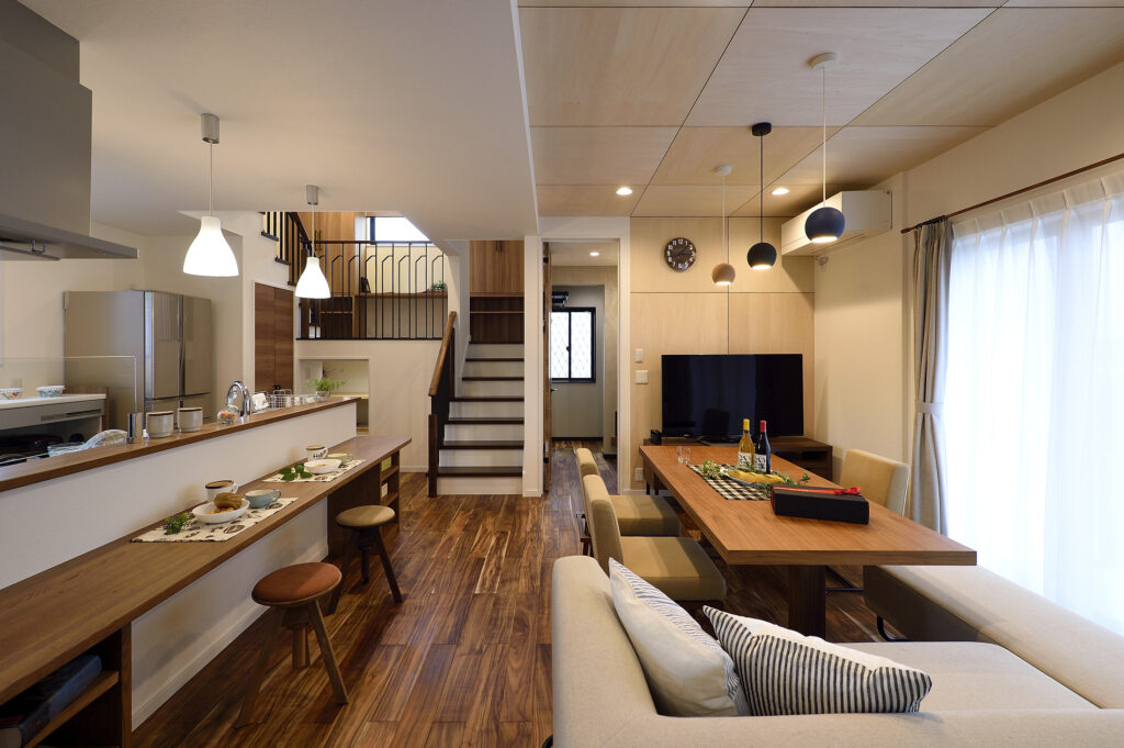 冬だけ閉じる吹き抜け。スキップフロアで試してみたこと