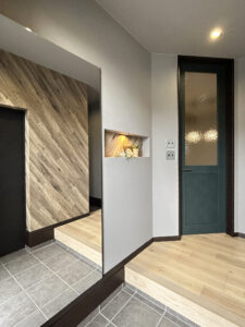 吹き抜けとアクセントウォールが映える住まい（群馬県高崎市）