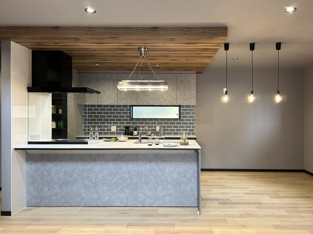 吹き抜けとアクセントウォールが映える住まい（群馬県高崎市）