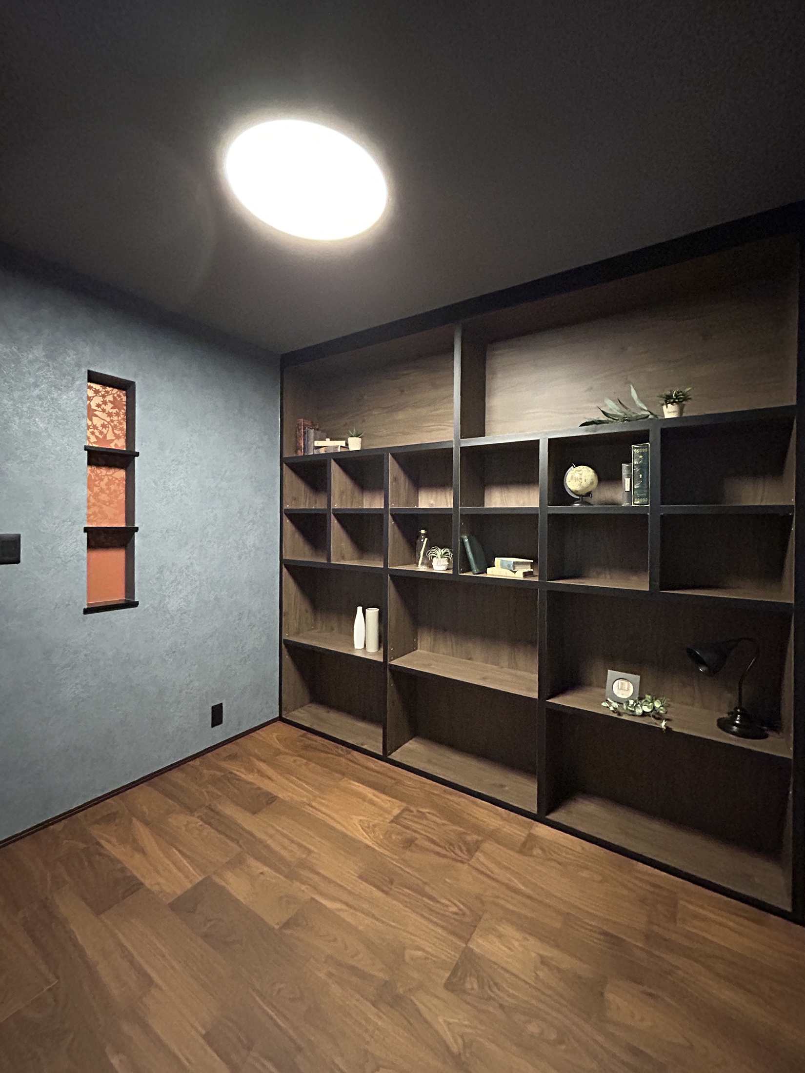 ねこと暮らす、グレーを楽しむ。遊び心と機能性を備えた平屋の家（群馬県高崎市）