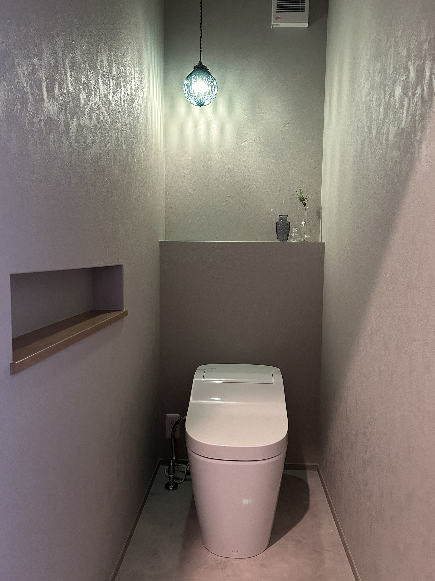 ねこと暮らす、グレーを楽しむ。遊び心と機能性を備えた平屋の家（群馬県高崎市）