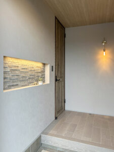 ねこと暮らす、グレーを楽しむ。遊び心と機能性を備えた平屋の家（群馬県高崎市）