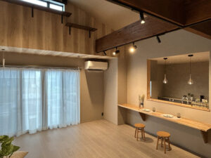 ねこと暮らす、グレーを楽しむ。遊び心と機能性を備えた平屋の家（群馬県高崎市）