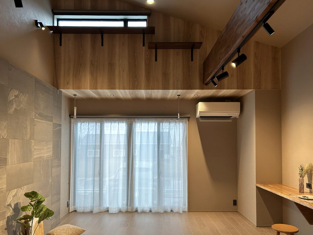 ねこと暮らす、グレーを楽しむ。遊び心と機能性を備えた平屋の家（群馬県高崎市）