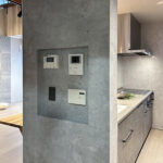 ねこと暮らす、グレーを楽しむ。遊び心と機能性を備えた平屋の家（群馬県高崎市）