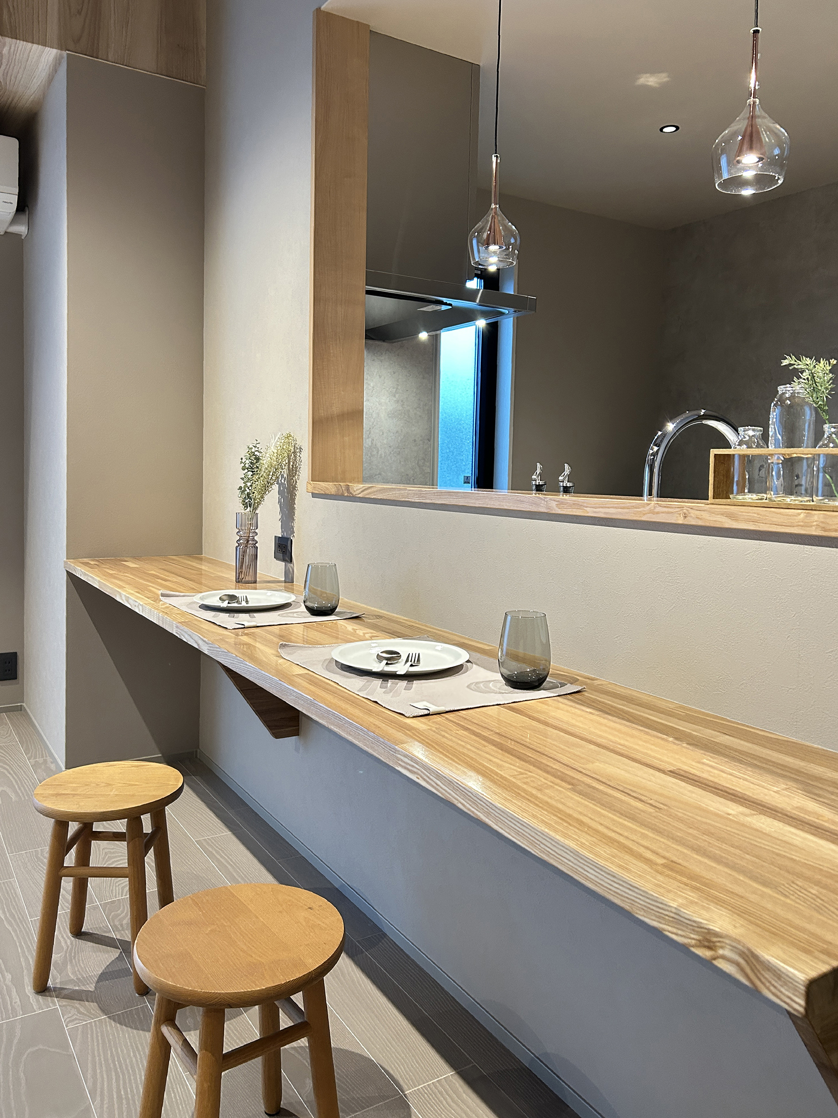 ねこと暮らす、グレーを楽しむ。遊び心と機能性を備えた平屋の家（群馬県高崎市）