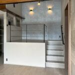 ねこと暮らす、グレーを楽しむ。遊び心と機能性を備えた平屋の家（群馬県高崎市）