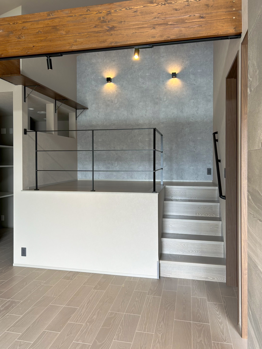 ねこと暮らす、グレーを楽しむ。遊び心と機能性を備えた平屋の家（群馬県高崎市）