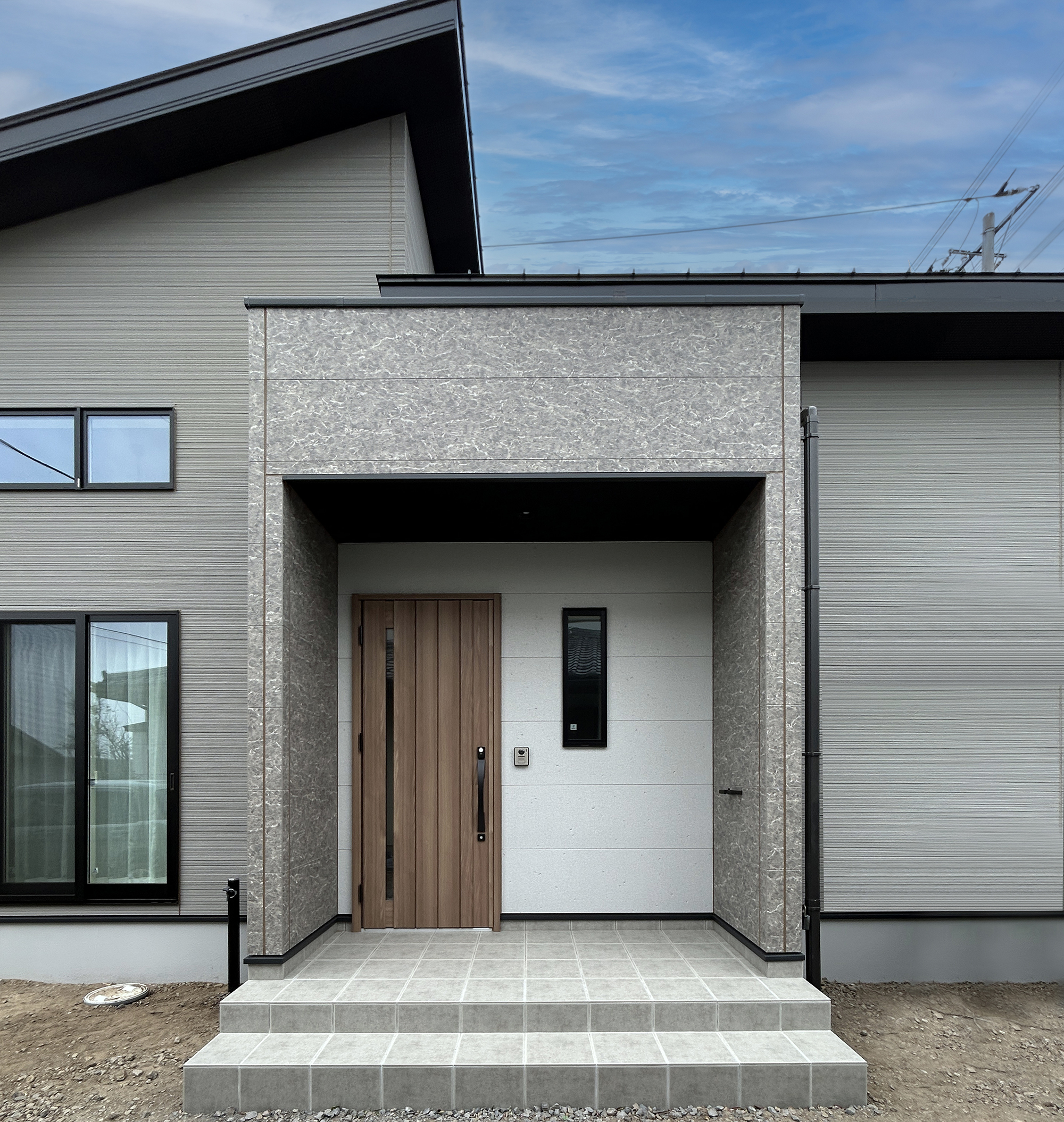 グレーで整えた、家族が心地よくつながる平屋の暮らし（群馬県太田市）