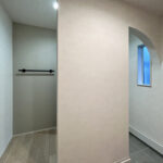 グレーで整えた、家族が心地よくつながる平屋の暮らし（群馬県太田市）