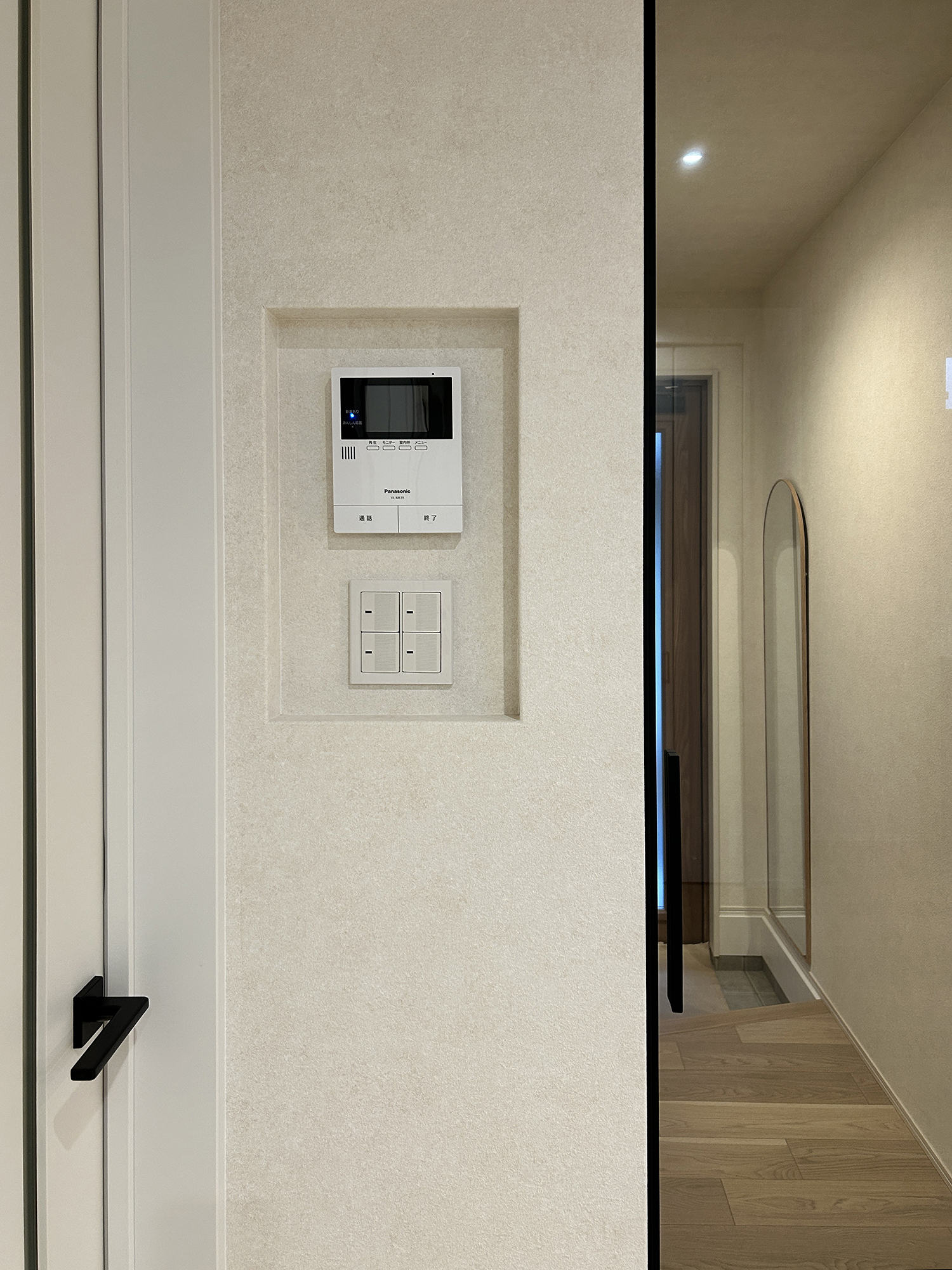 グレーで整えた、家族が心地よくつながる平屋の暮らし（群馬県太田市）