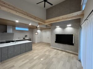 グレーで整えた、家族が心地よくつながる平屋の暮らし（群馬県太田市）