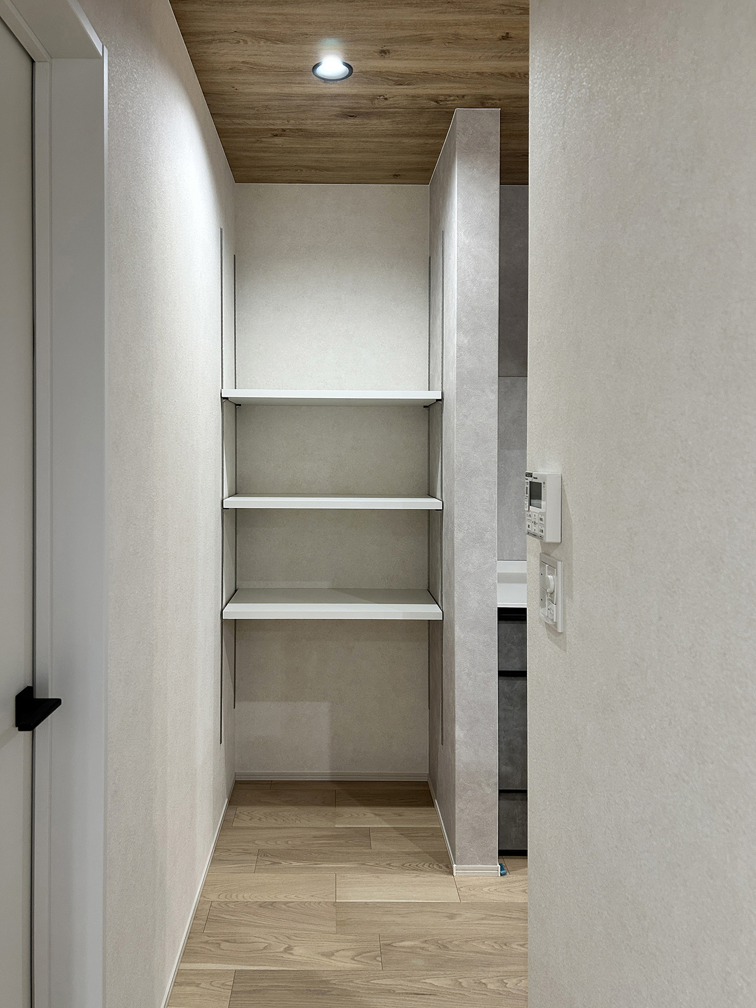 グレーで整えた、家族が心地よくつながる平屋の暮らし（群馬県太田市）