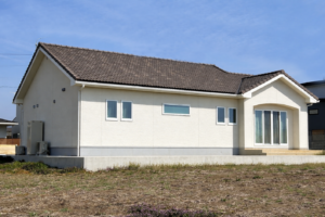 ご縁から生まれた、アーチと彩りのクロスが映えるやさしい平屋の住まい（群馬県前橋市）