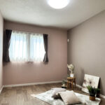 ご縁から生まれた、アーチと彩りのクロスが映えるやさしい平屋の住まい（群馬県前橋市）