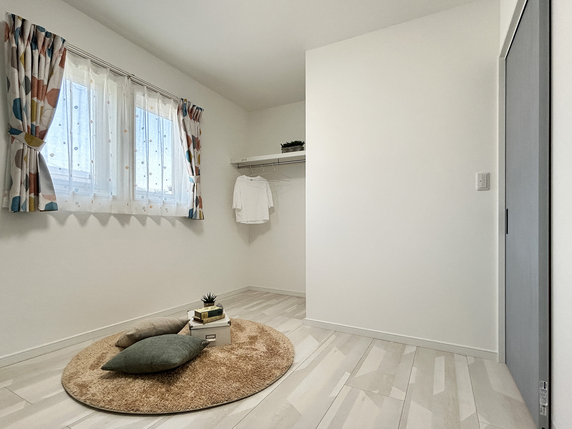 ご縁から生まれた、アーチと彩りのクロスが映えるやさしい平屋の住まい（群馬県前橋市）