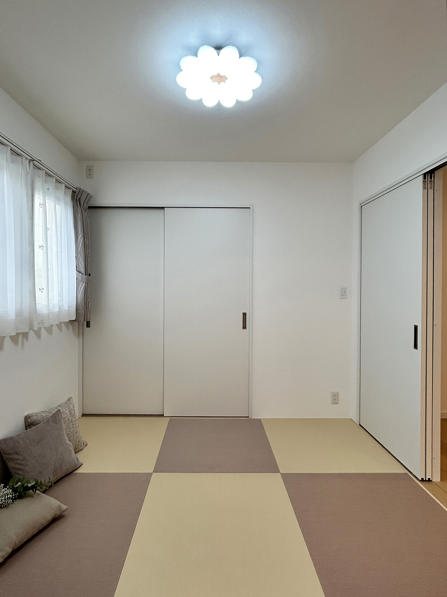 ご縁から生まれた、アーチと彩りのクロスが映えるやさしい平屋の住まい（群馬県前橋市）