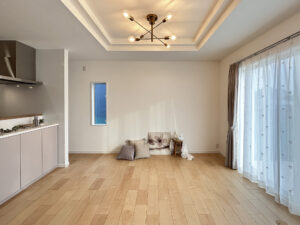 ご縁から生まれた、アーチと彩りのクロスが映えるやさしい平屋の住まい（群馬県前橋市）