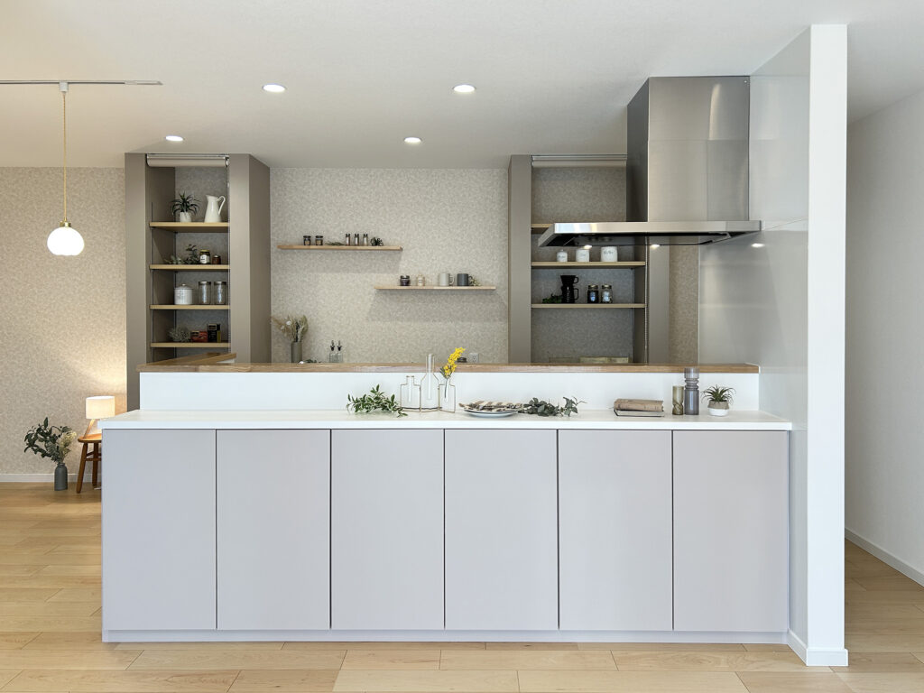 ご縁から生まれた、アーチと彩りのクロスが映えるやさしい平屋の住まい（群馬県前橋市）