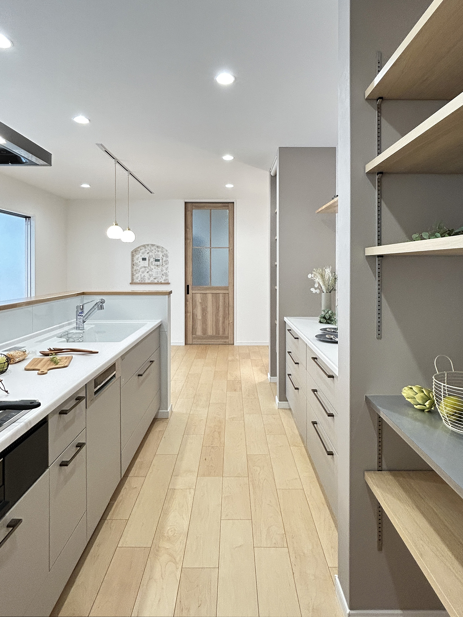 ご縁から生まれた、アーチと彩りのクロスが映えるやさしい平屋の住まい（群馬県前橋市）