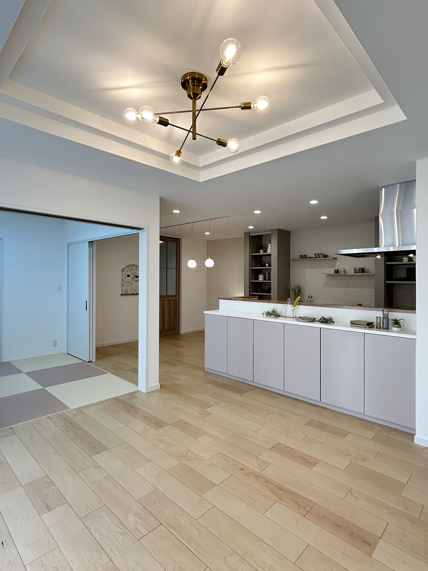 ご縁から生まれた、アーチと彩りのクロスが映えるやさしい平屋の住まい（群馬県前橋市）